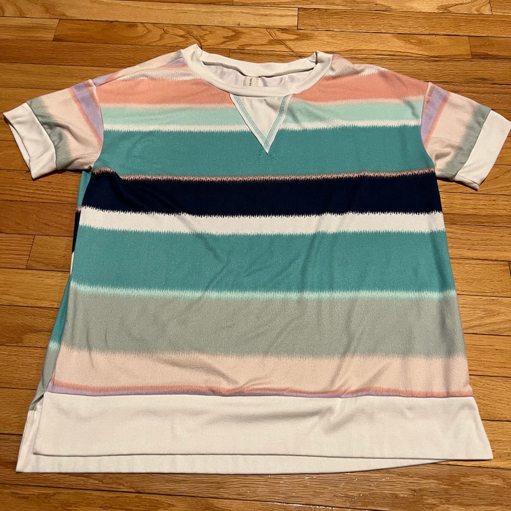 Like new! Honeyme size medium. Short sleeve